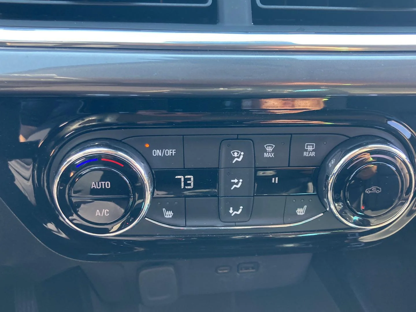 Used 2024 Summit White Chevrolet ACTIV image 17