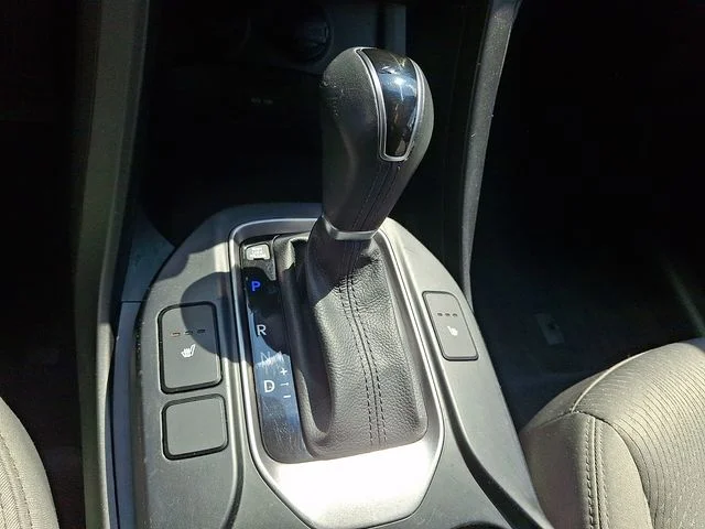 Used 2013 White Hyundai Base image 20