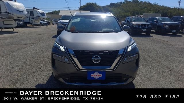 Used 2021 Gray Nissan Platinum image 2