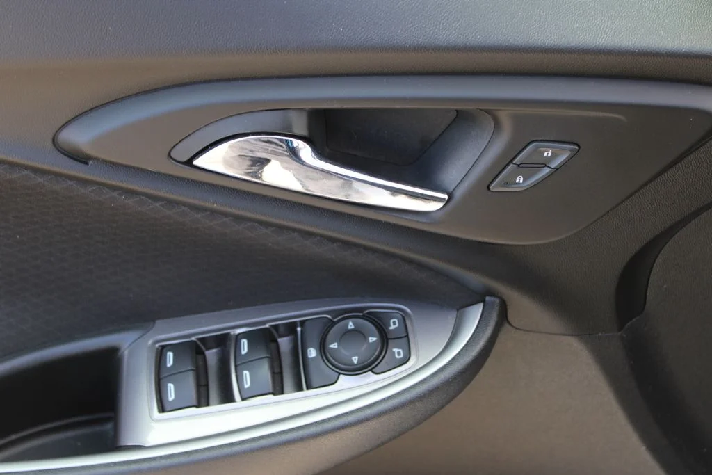 Used 2020 White Chevrolet LS image 28