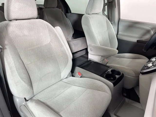 Used 2015 Silver Toyota LE image 39