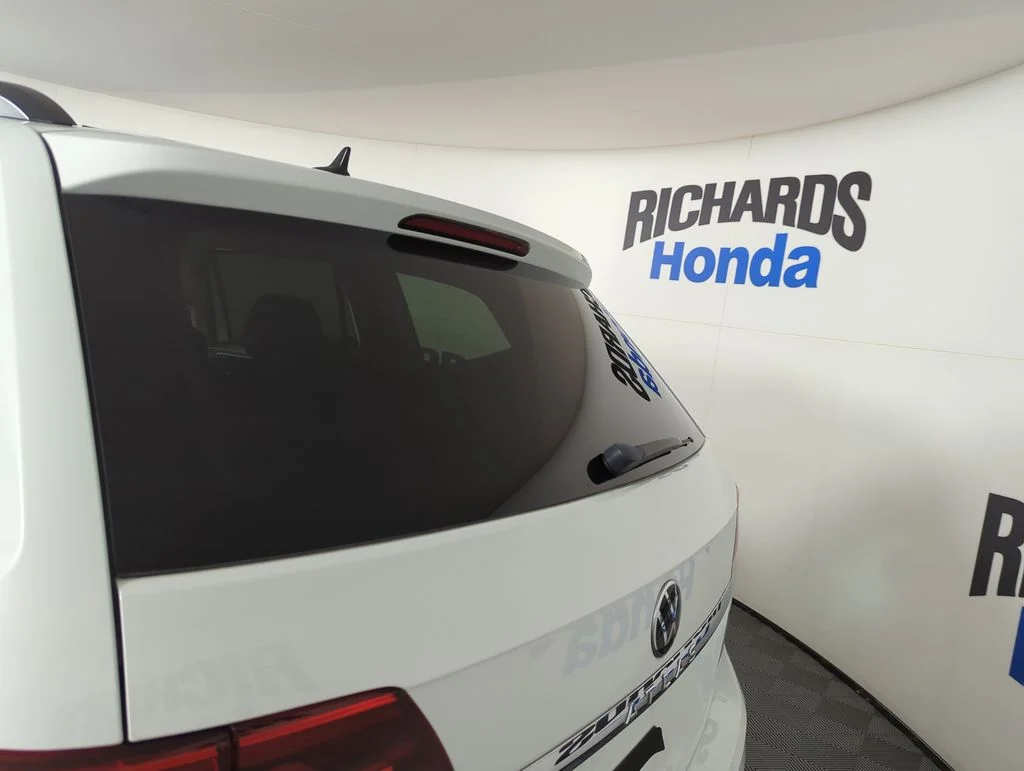 Used 2023 Pure White Volkswagen 2.0T SE image 31