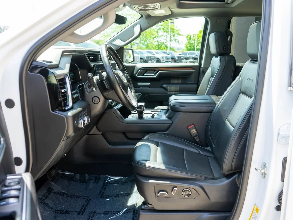 Used 2025 White GMC Denali image 11
