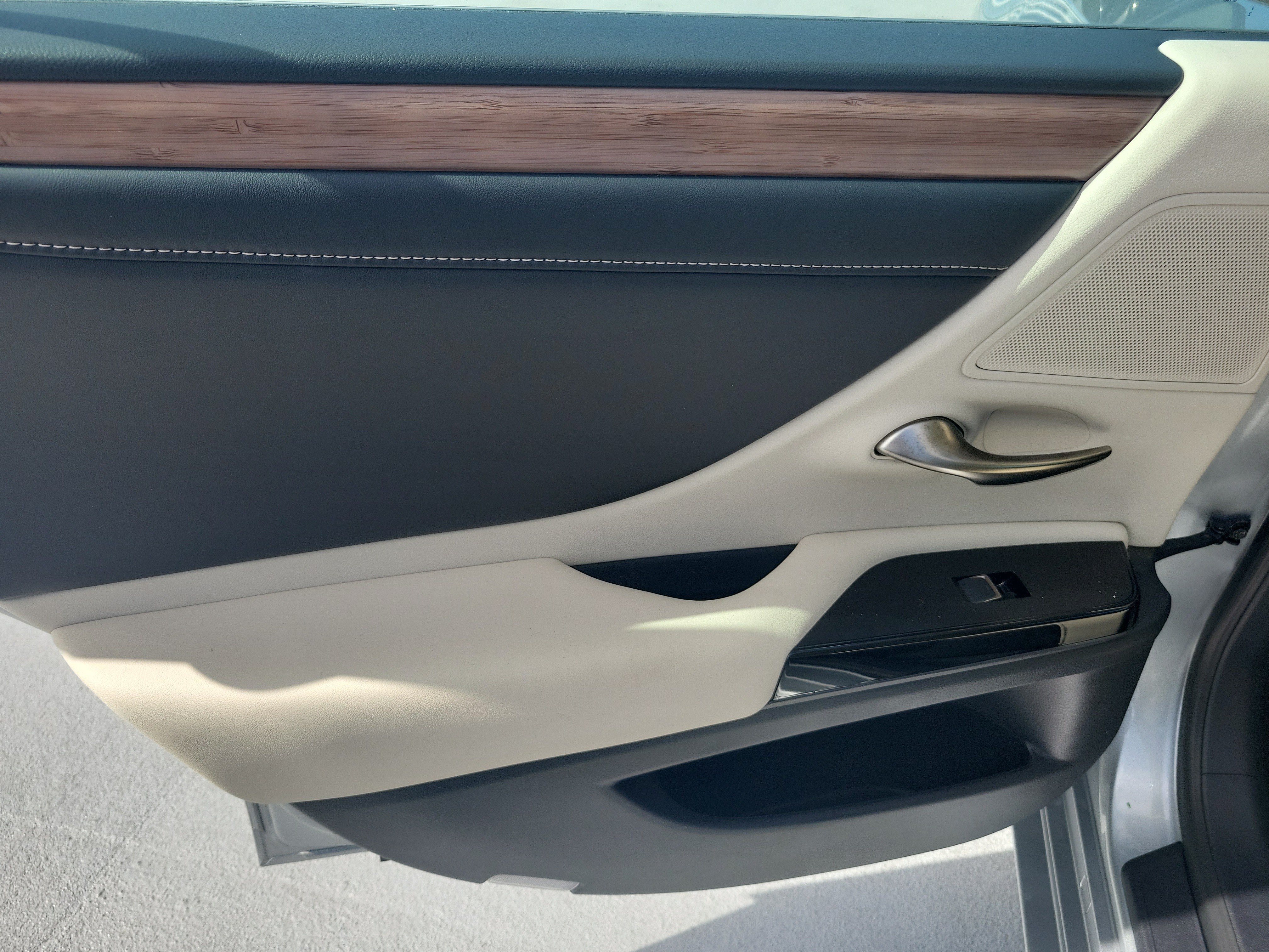 Used 2023 Iridium Lexus 250 image 11