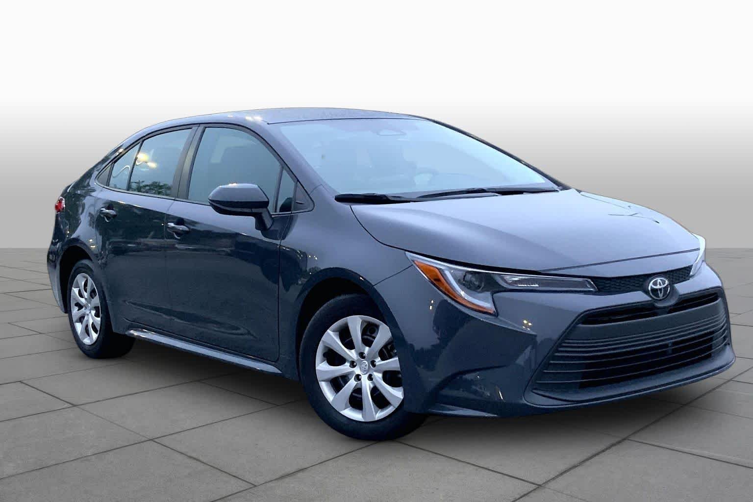 Used 2025 Underground Toyota LE image 3