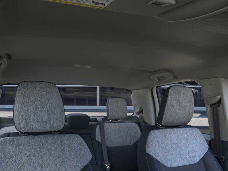 New 2025 Oxford White Ford XLT image 12