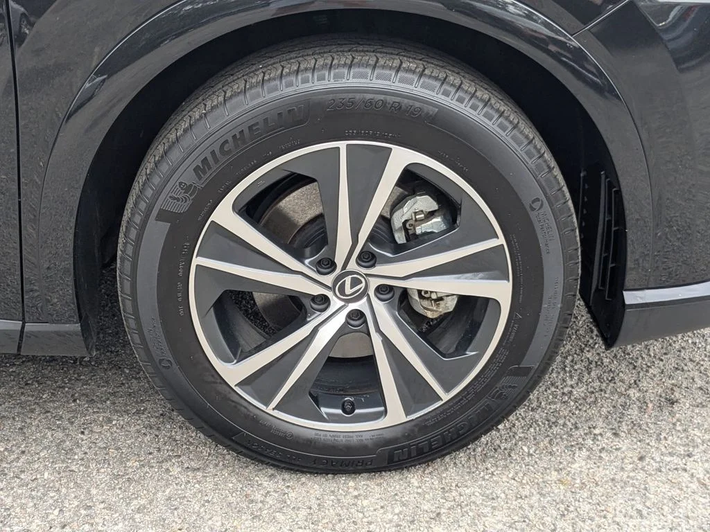 Used 2024 Black Lexus 350 image 11