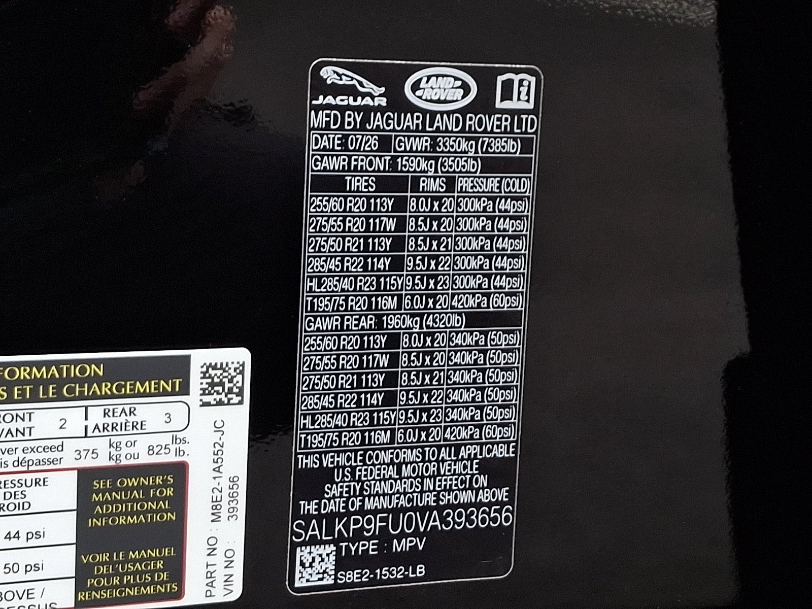 New 2027 Santorini Black Land Rover SE image 15