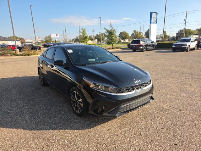 Used 2024 Black Kia LXS image 3