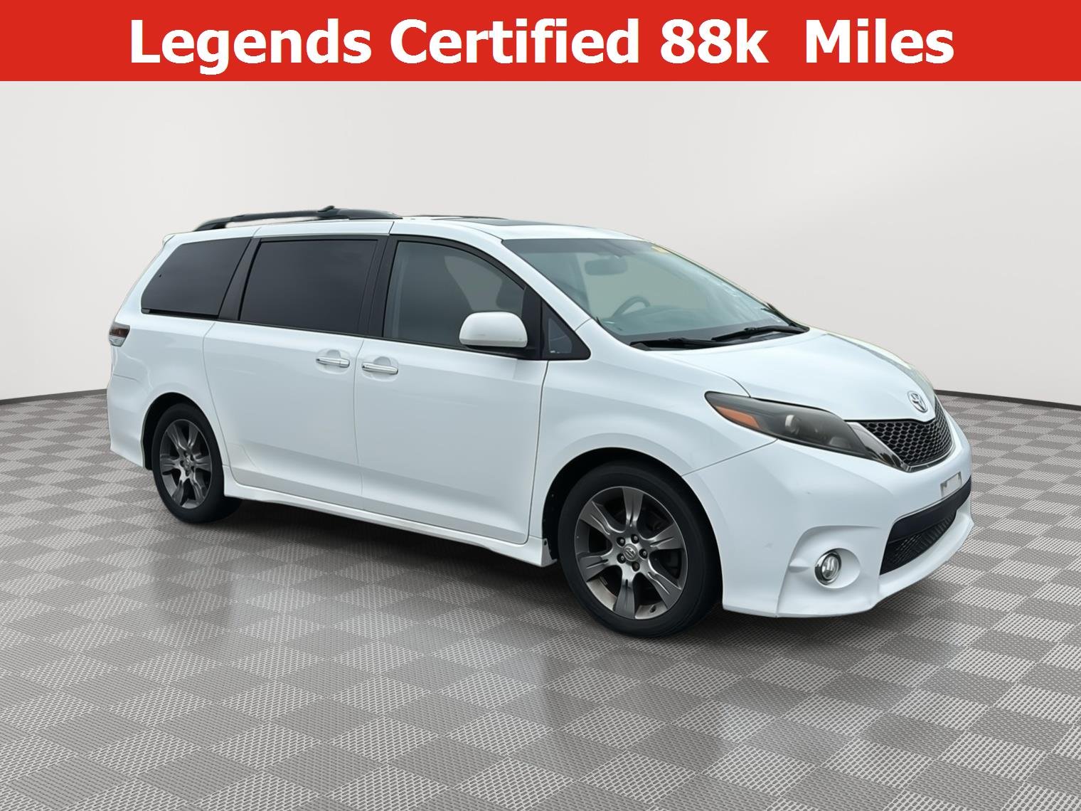 2015 Toyota Sienna SE Premium V6 8-Passenger's photo