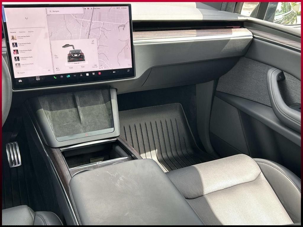 Used 2024  Tesla Base image 27
