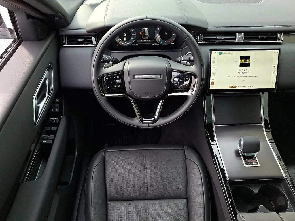 New 2026 Fuji White Land Rover Dynamic SE image 7