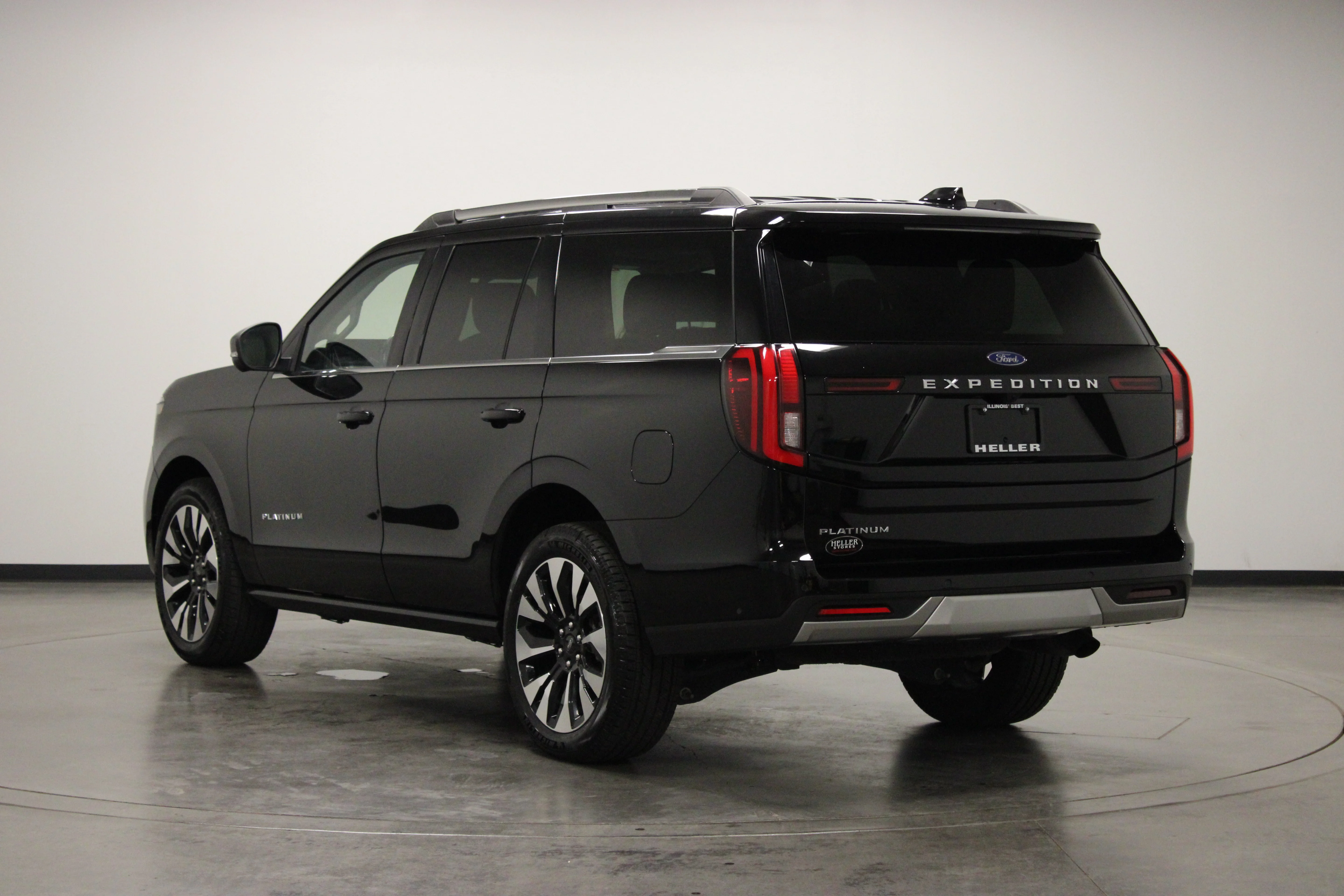 Used 2025 Black Metallic Ford Platinum image 6