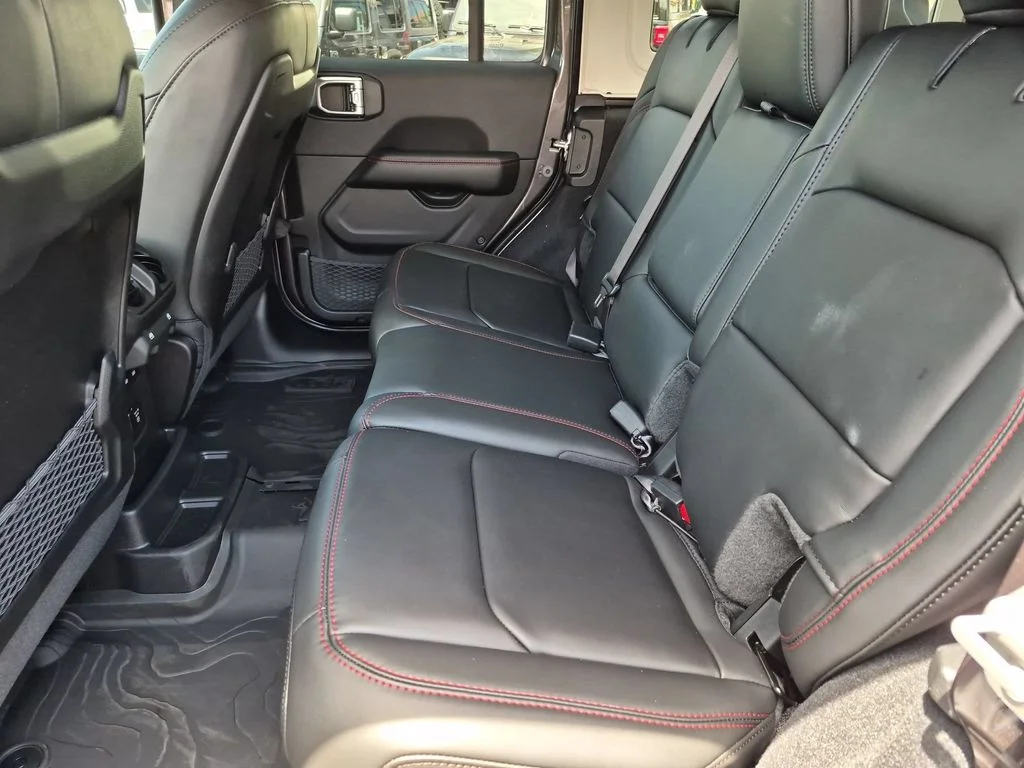 New 2026 Granite Crystal Metallic Clear-Coat Exterior Paint Jeep Rubicon X image 25