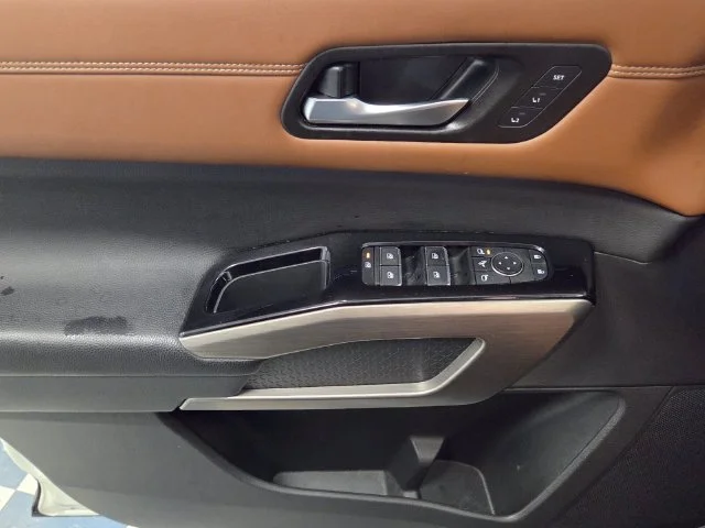Used 2024 White Nissan Platinum image 34