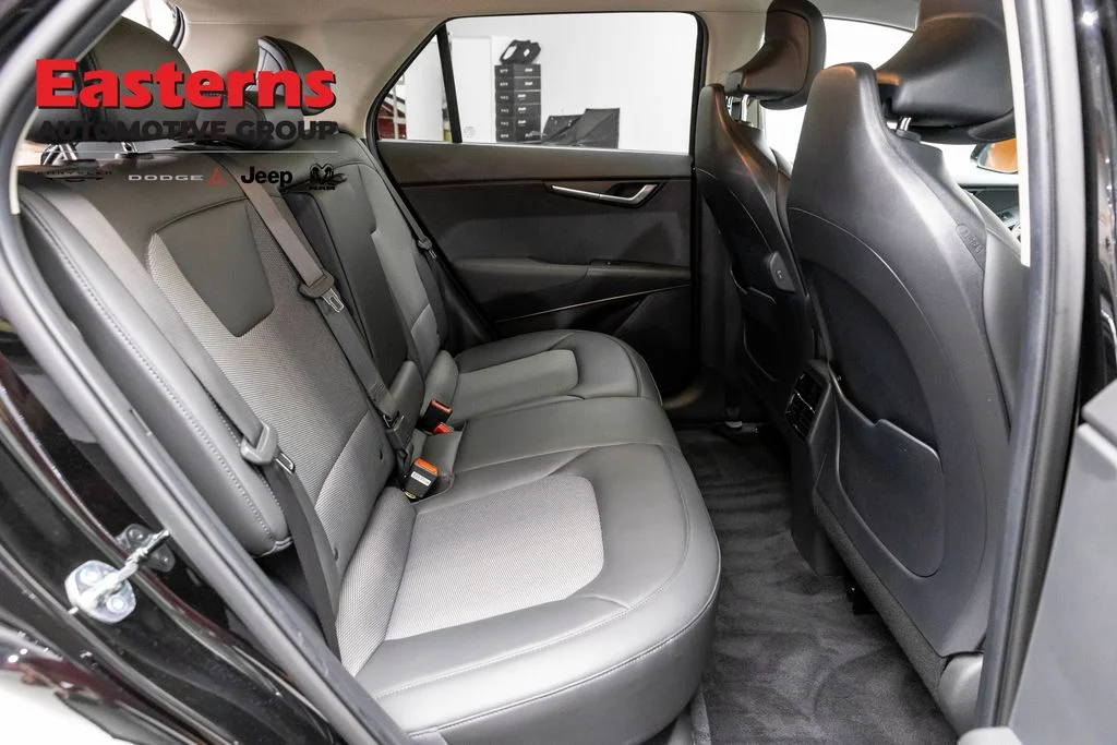 Used 2024 Black Kia Wind image 22