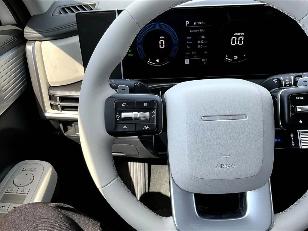 New 2026 White Hyundai SE image 18