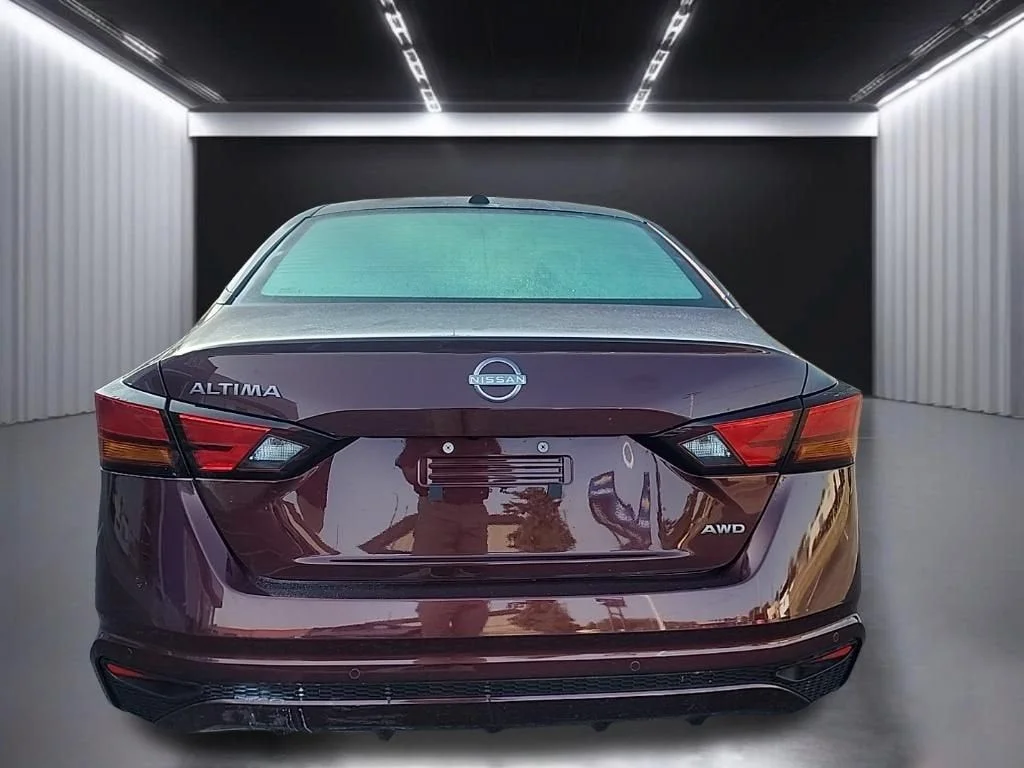 Used 2025 Red Nissan 2.5 SV image 3