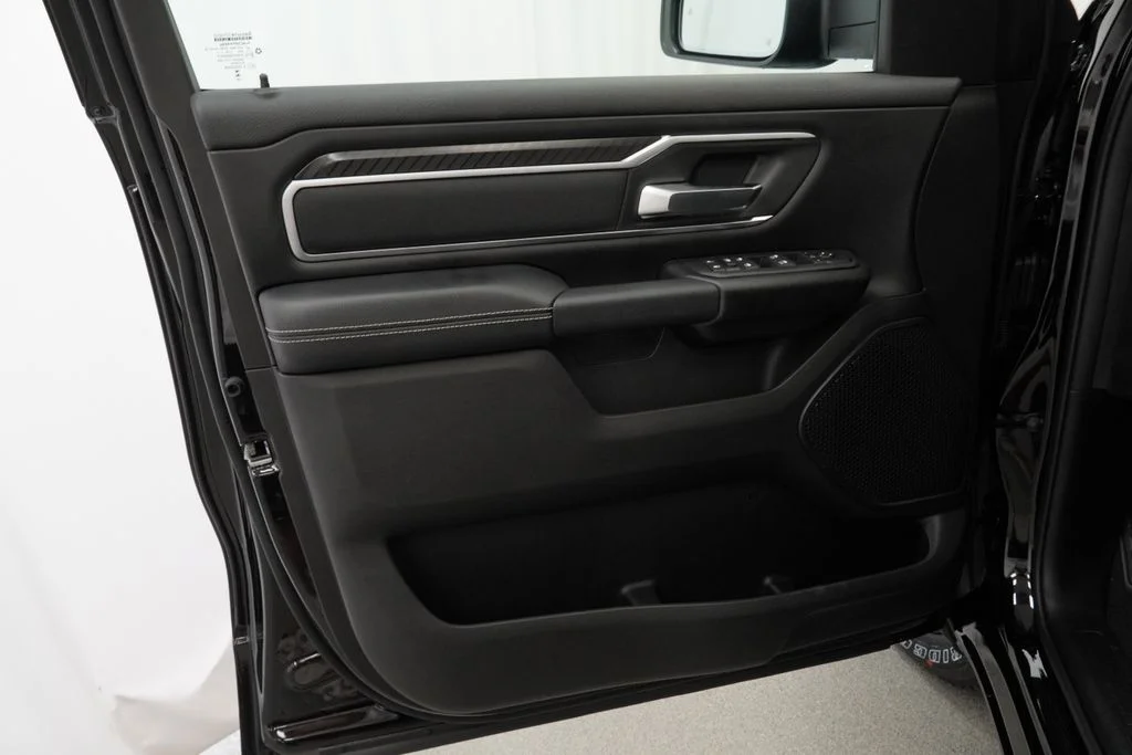 New 2026 Diamond Black Crystal Pearl-Coat Exterior Paint RAM Big Horn/Lone Star image 26