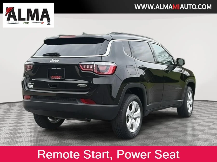 Certified Used 2019 Diamond Black Crystal Pearlcoat Jeep Latitude image 4