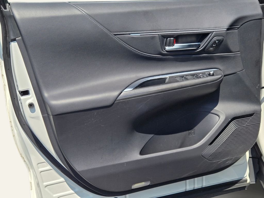 Used 2021 White Toyota XLE image 19