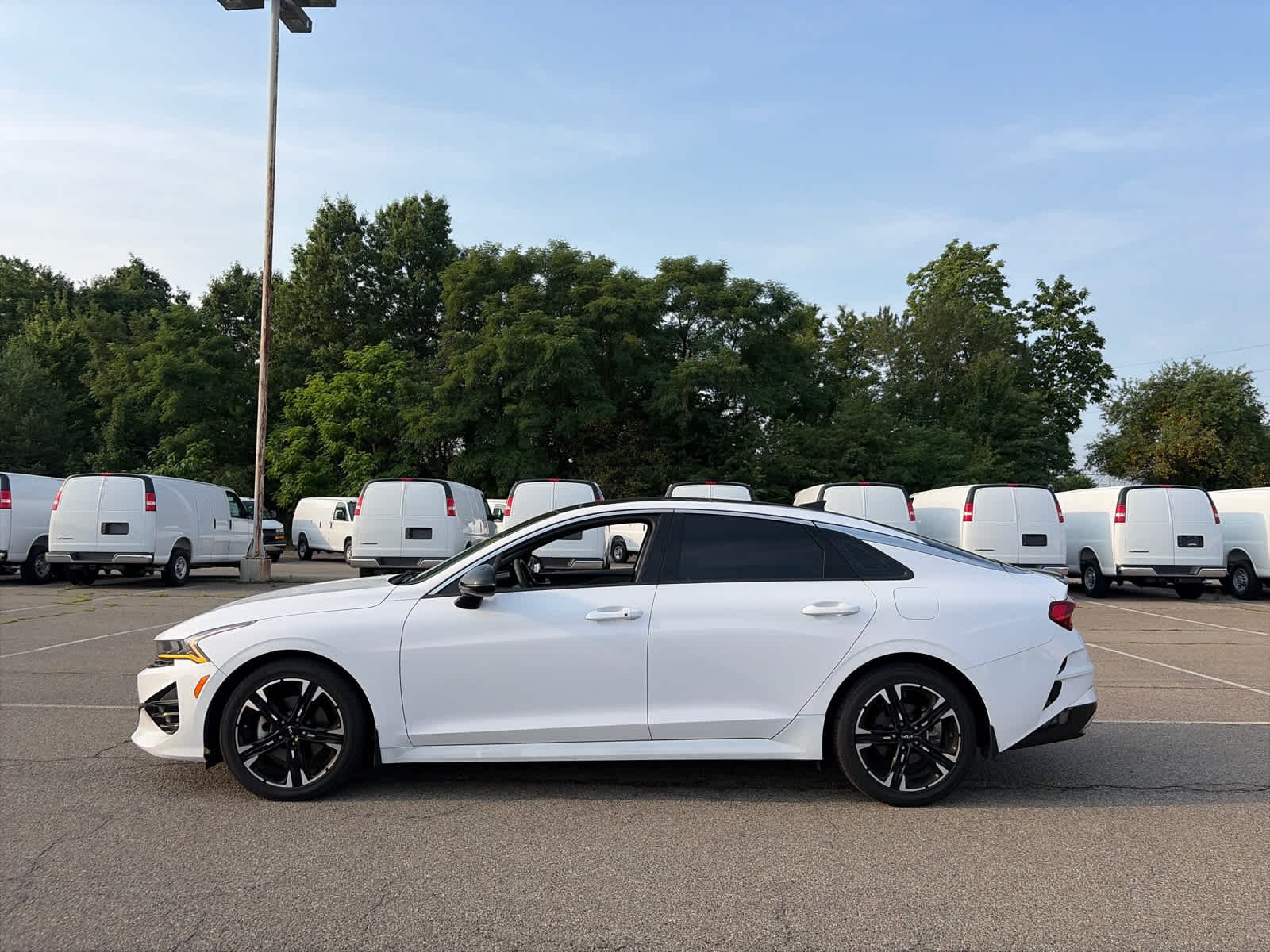 Used 2022 White Kia GT-Line image 4