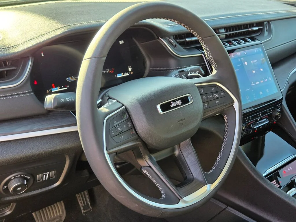 Used 2025 Gray Jeep Limited image 25