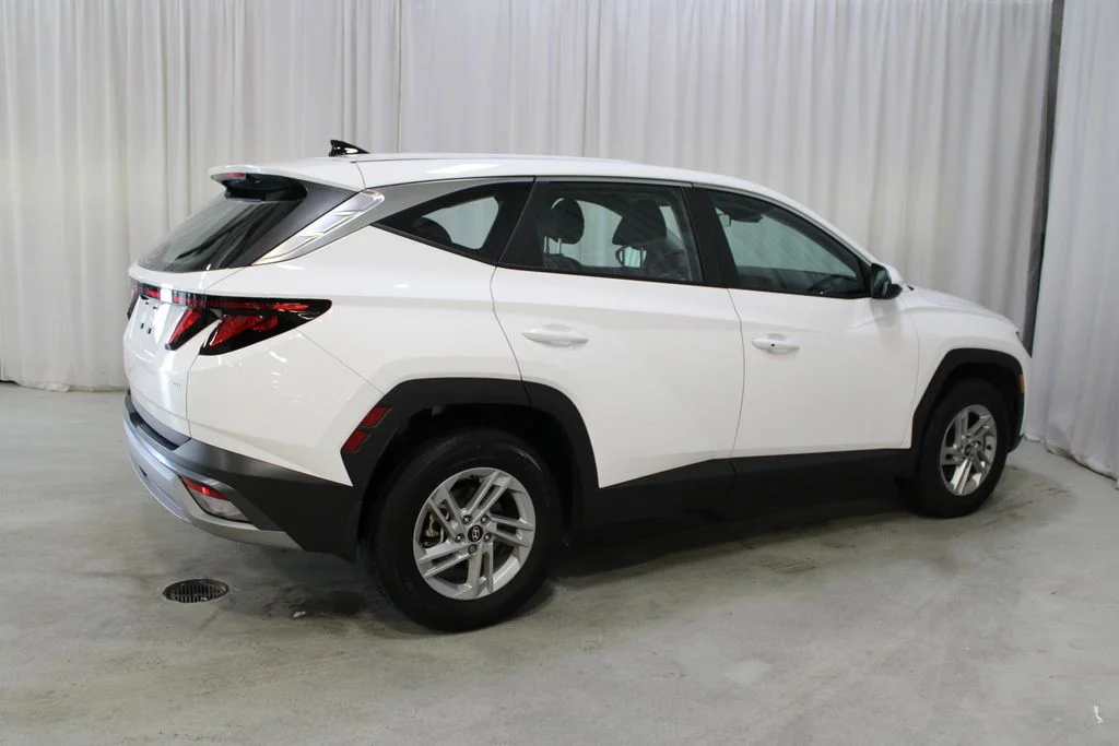 Used 2025 White Hyundai SE image 28