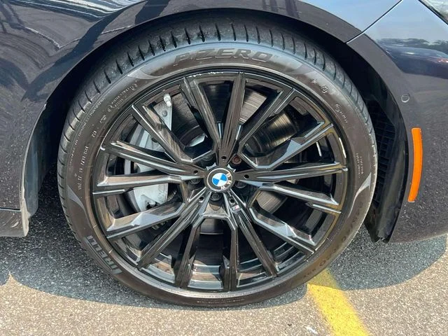 Used 2022 Black BMW 750i xDrive image 9
