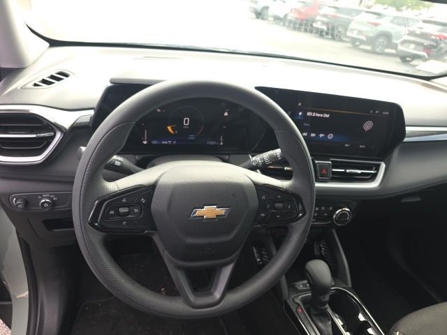 Used 2026 Green Chevrolet LT image 7