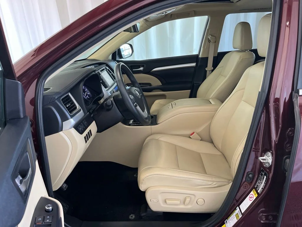 Used 2019 Red Toyota XLE image 4