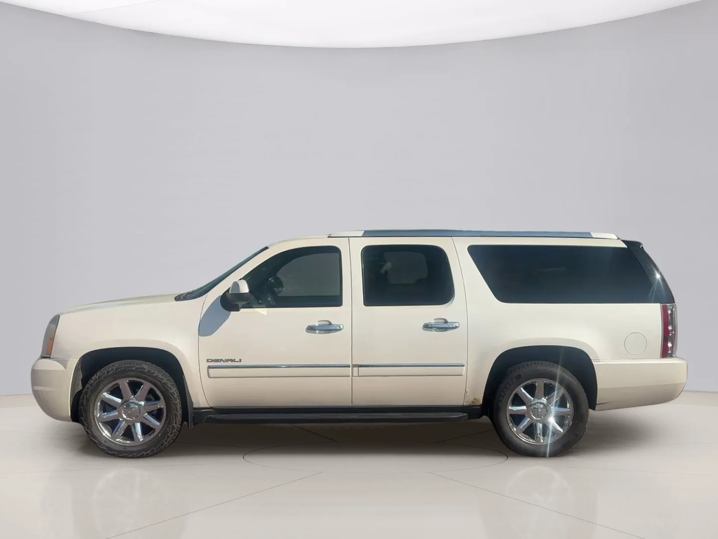 Used 2011 White Gmc Denali Sport Utility image 2