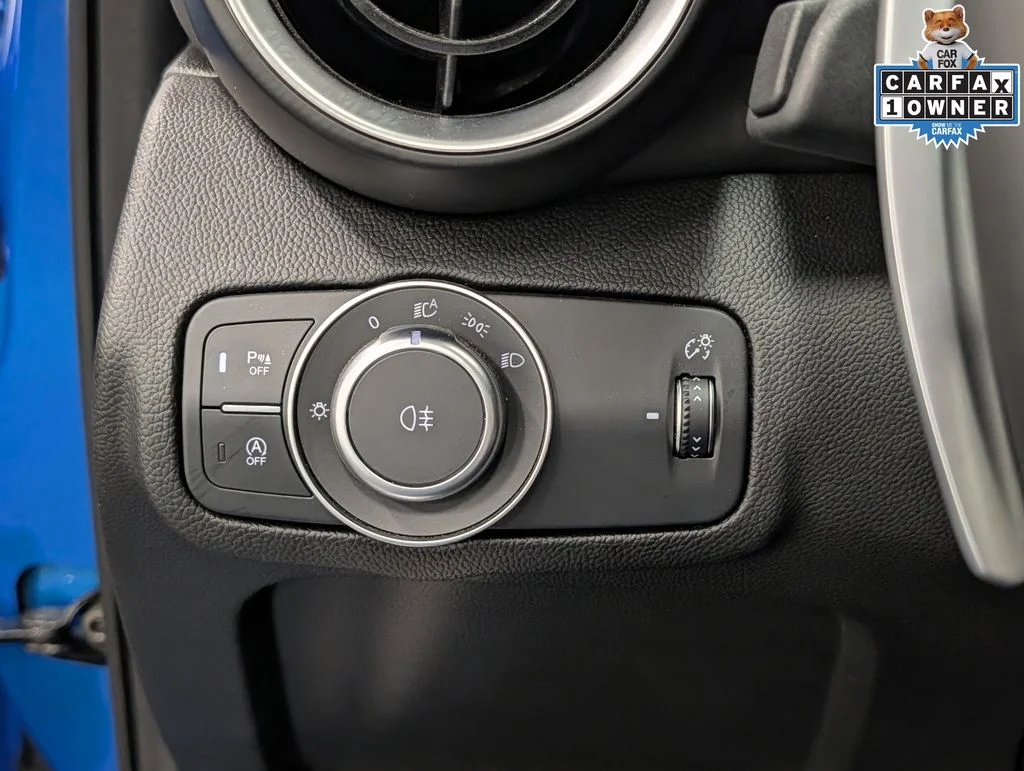 Used 2026 Blue Alfa Romeo  image 21