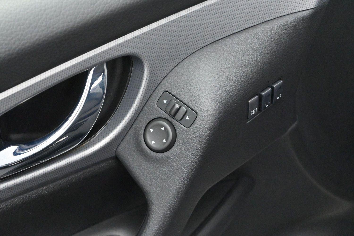 Used 2020 Magnetic Black Pearl Nissan SV image 10