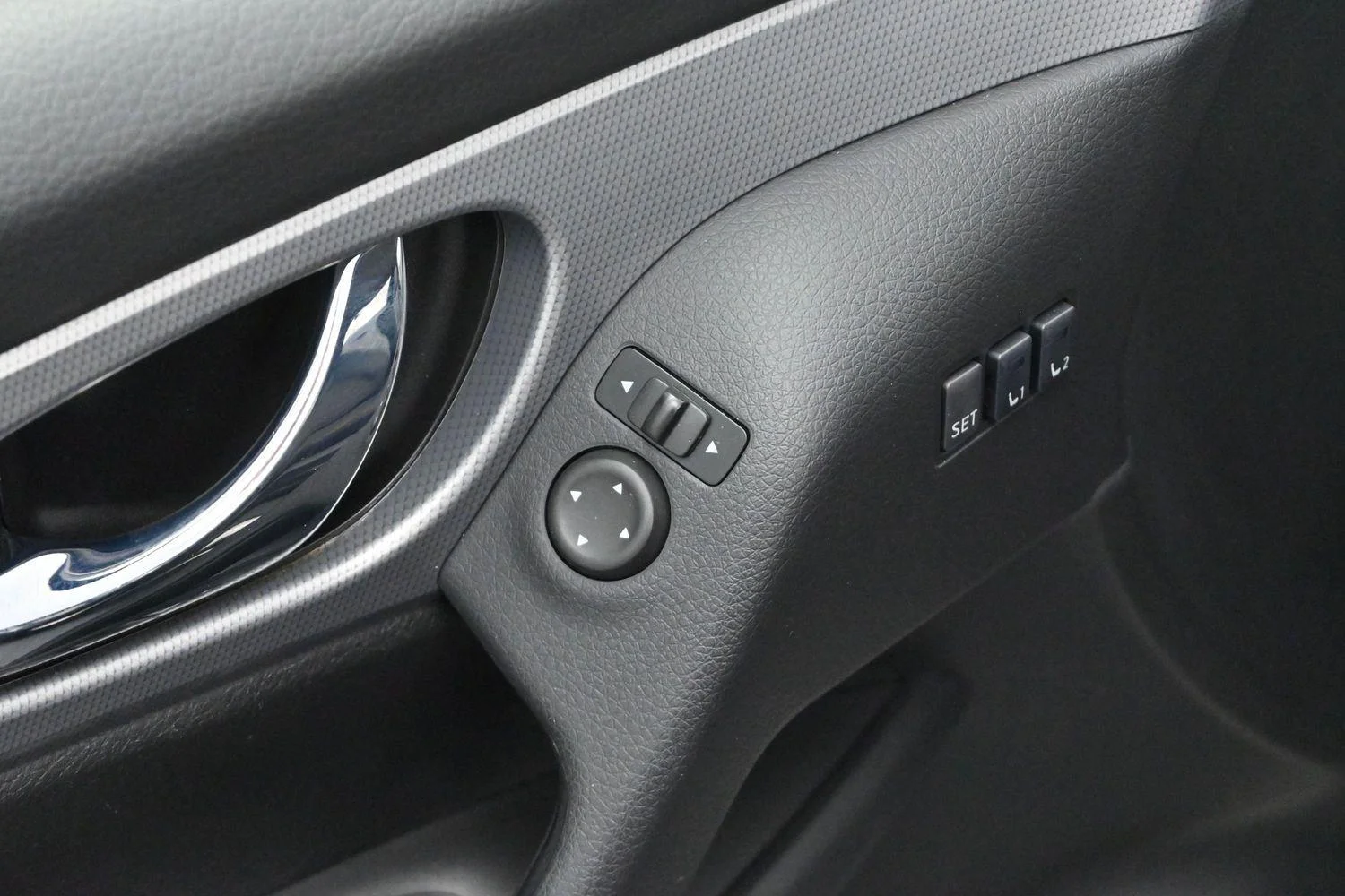 Used 2020 Magnetic Black Pearl Nissan SV image 10