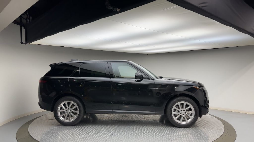 Used 2024 Santorini Black Metallic Land Rover SE image 9