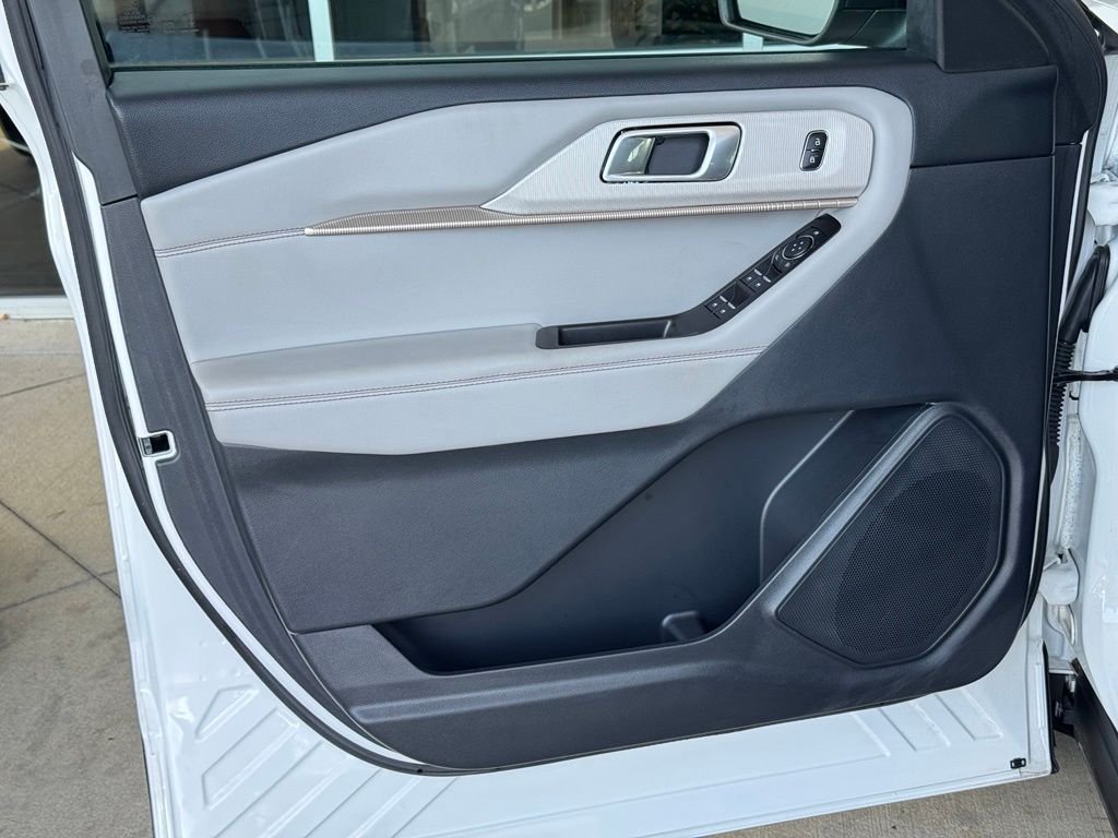 Used 2025 White Ford Active image 28