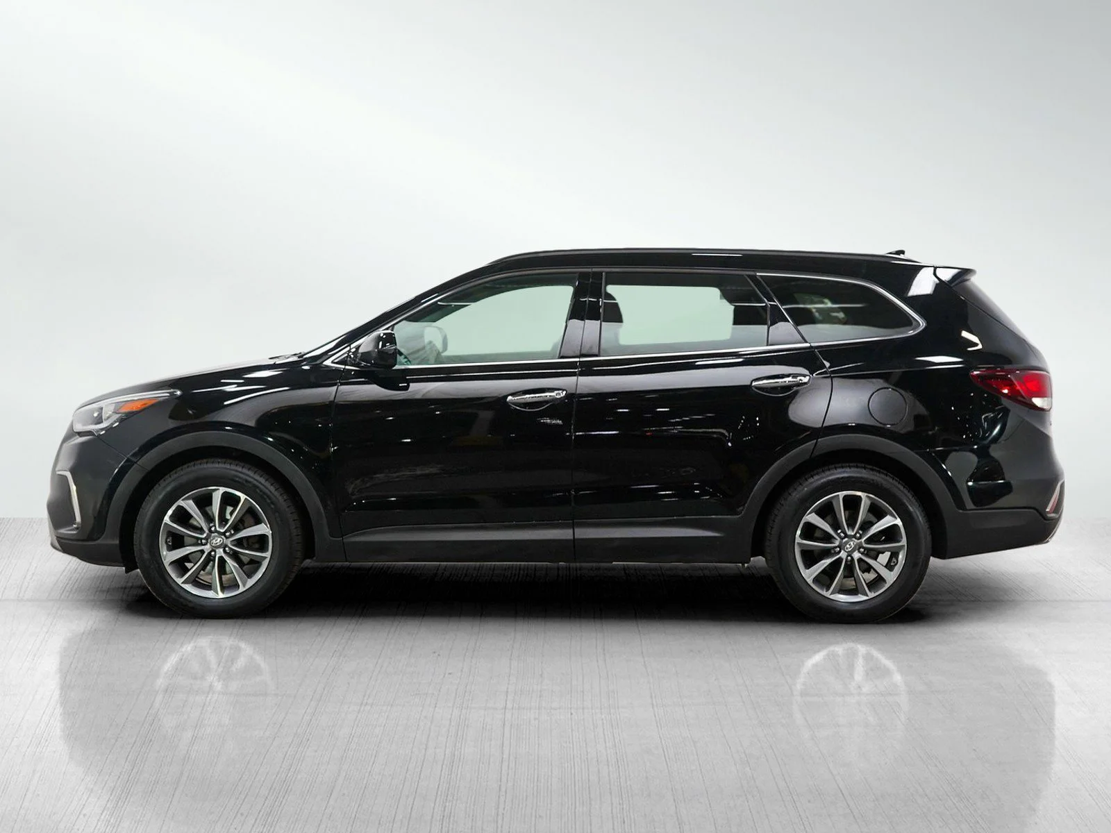 Used 2017 Hyundai Santa Fe SE with VIN KM8SMDHF9HU167048 for sale in Minneapolis, Minnesota
