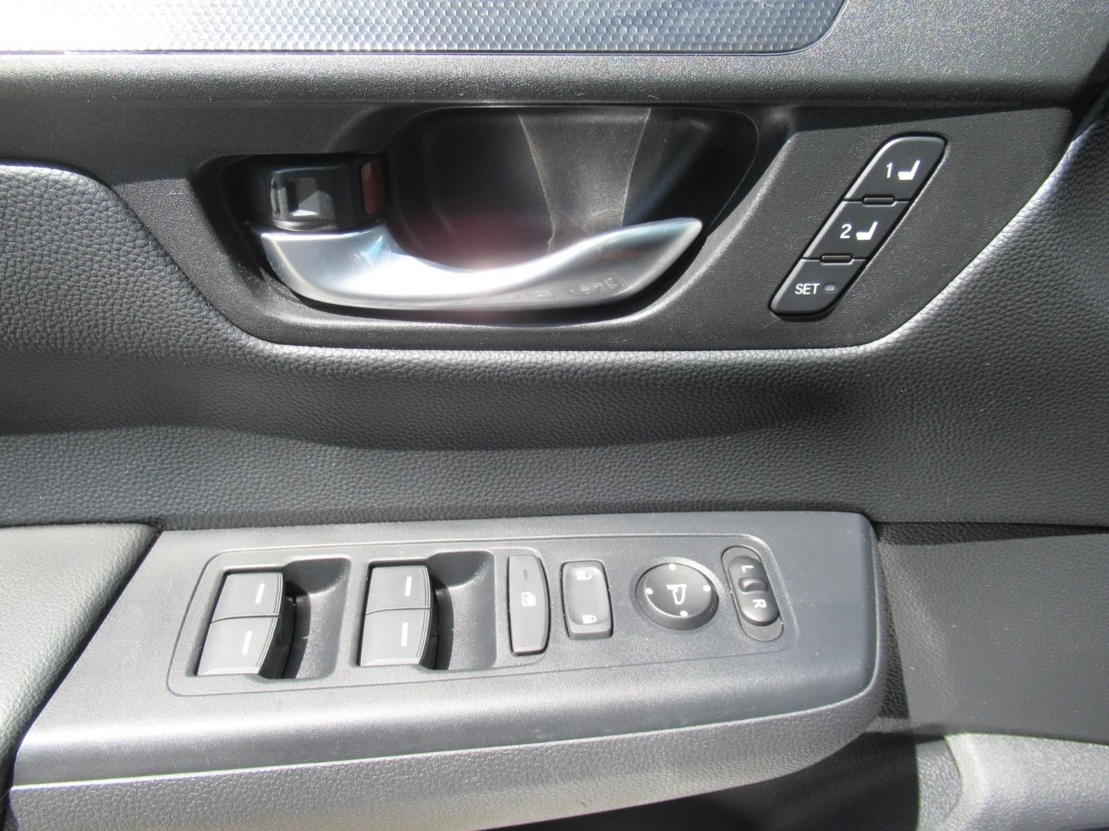 Used 2025 Silver Honda Sport-L image 21