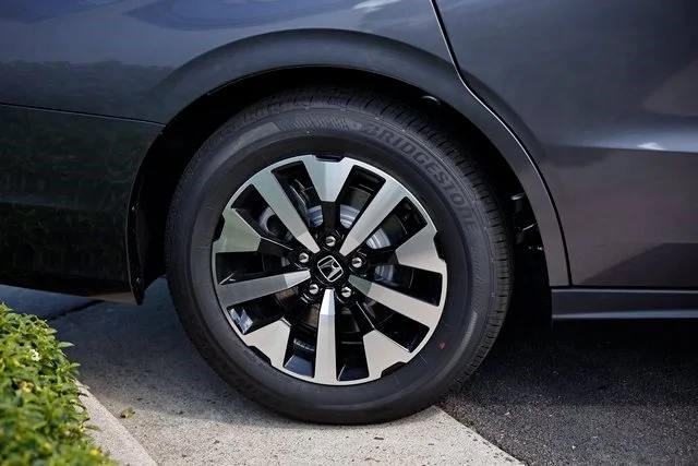 2026 Honda Odyssey EX-L - Photo 17