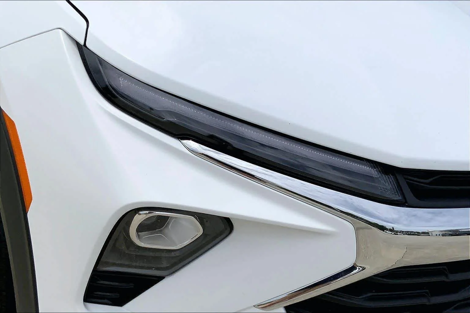 Used 2025 Summit White Chevrolet LT image 27