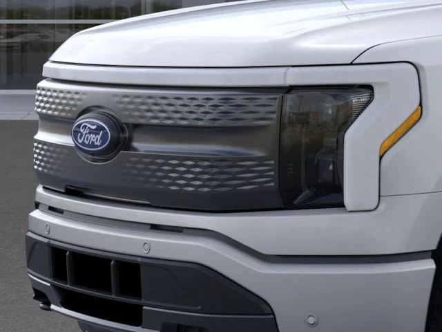 2025 Ford F-150 Lightning Flash - Photo 17