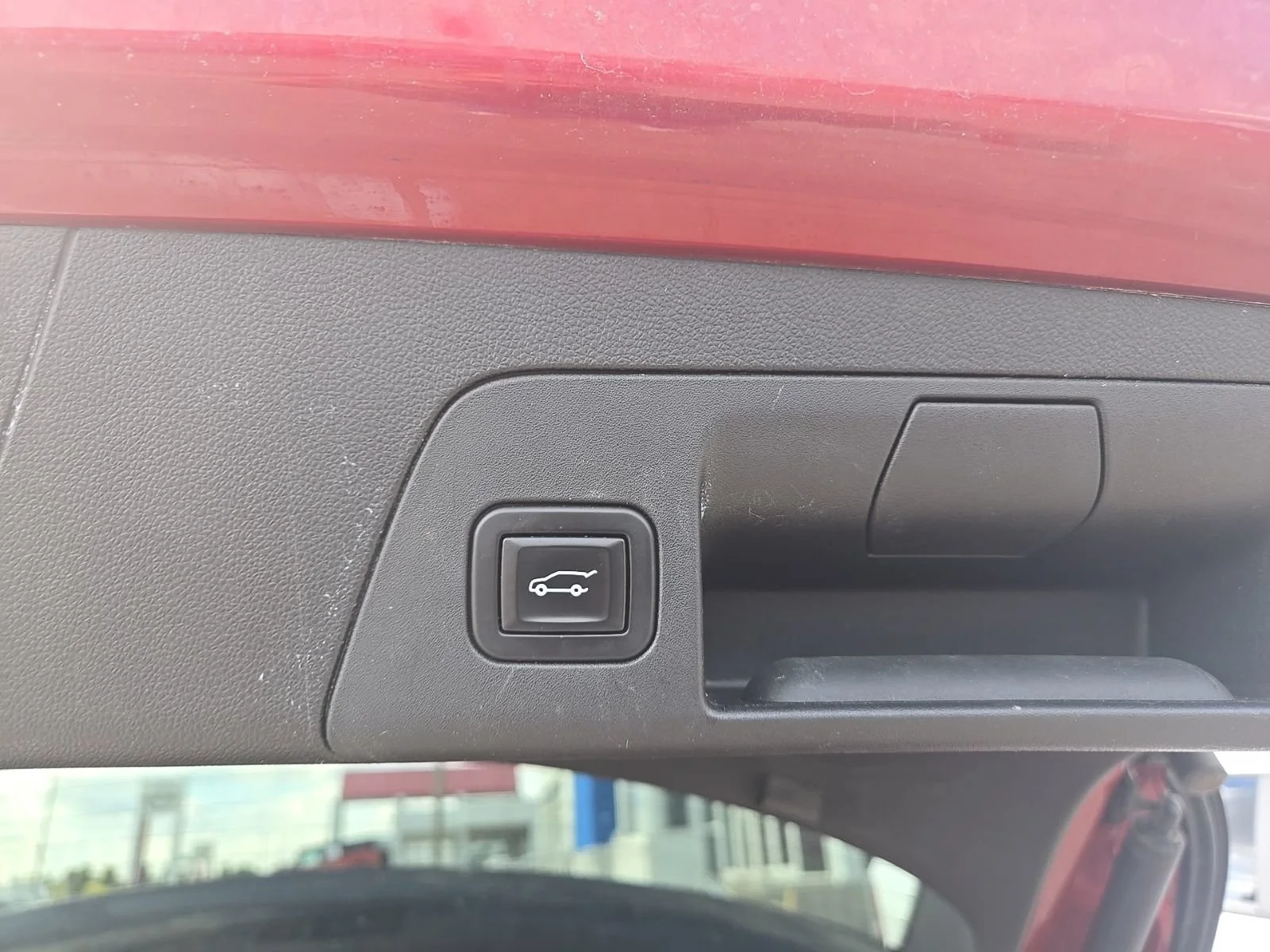 Used 2021 CINNABAR METALLIC Buick Essence image 12