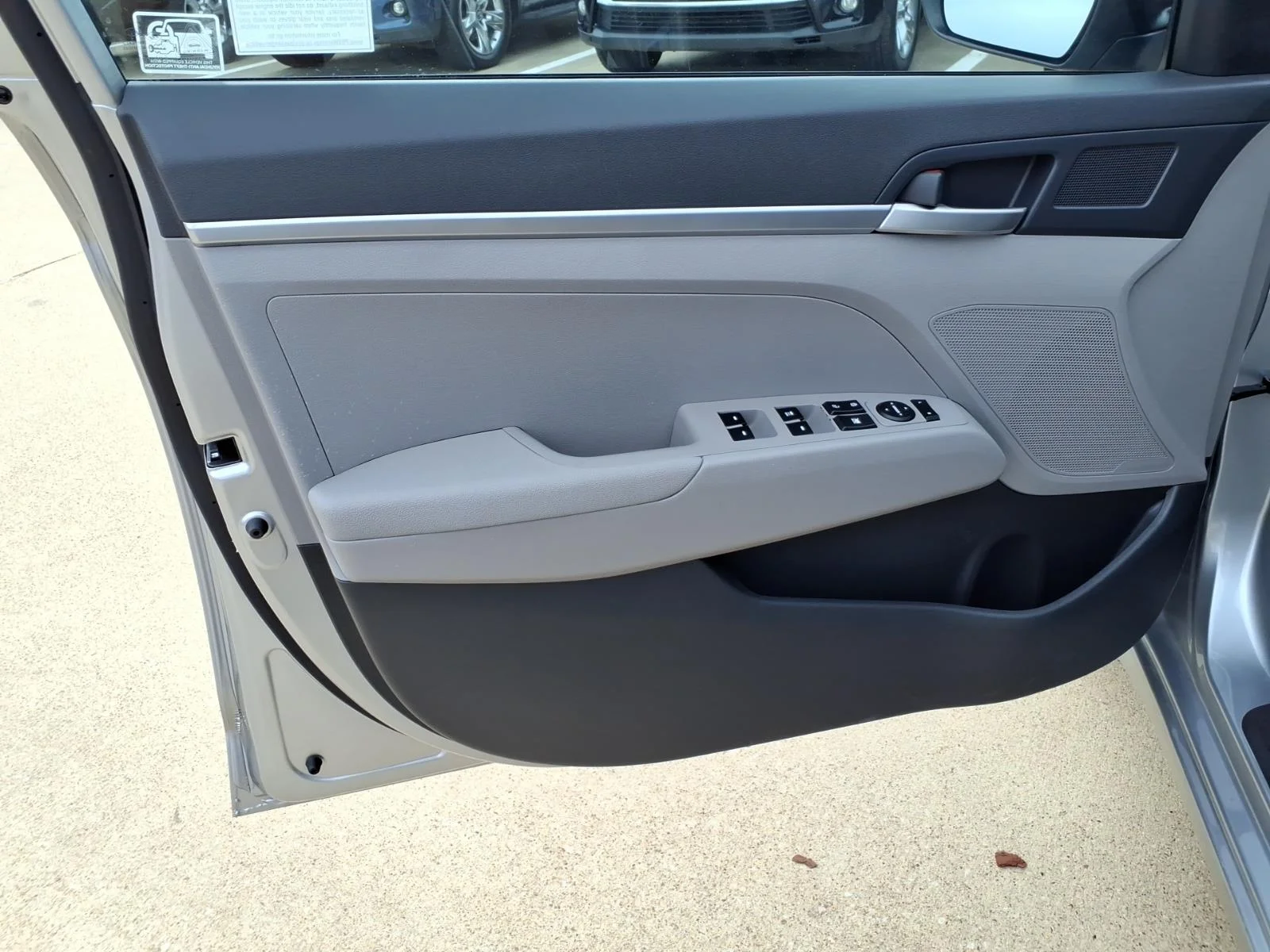 Used 2020 Stellar Silver Hyundai SE image 18