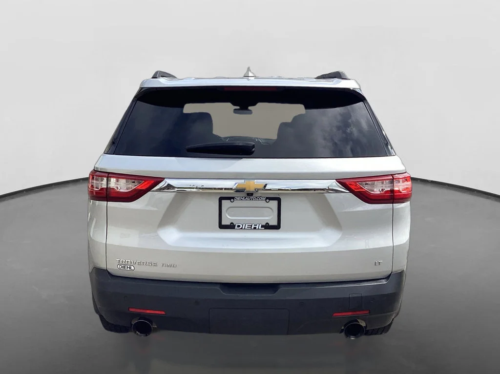 Used 2021 SILVER ICE METALLIC Chevrolet LT Cloth image 6