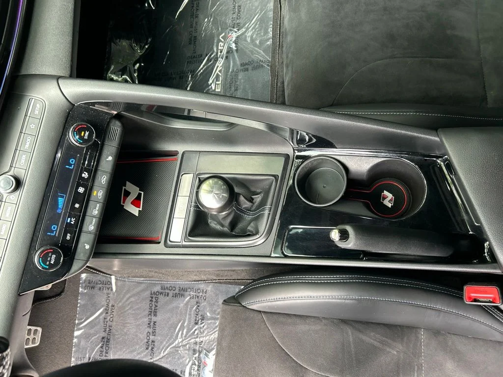 Used 2022 White Hyundai Base image 17