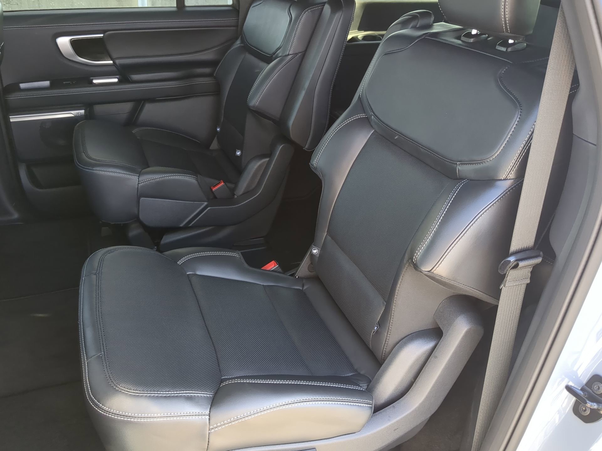 New 2026 Glacier Gray Metallic Tri-Coat Ford MAX Platinum® image 51