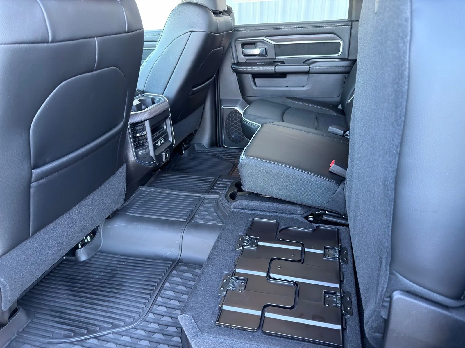 New 2026 Silver-Zynith Exterior Paint RAM Laramie image 31