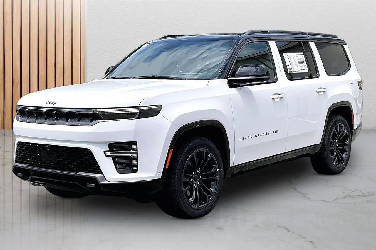 New 2026 Bright White Clear-Coat Exterior Paint Jeep Summit Obsidian image 4