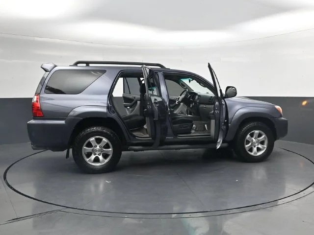 Used 2006 Galactic Gray Mica Toyota SR5 Sport image 32